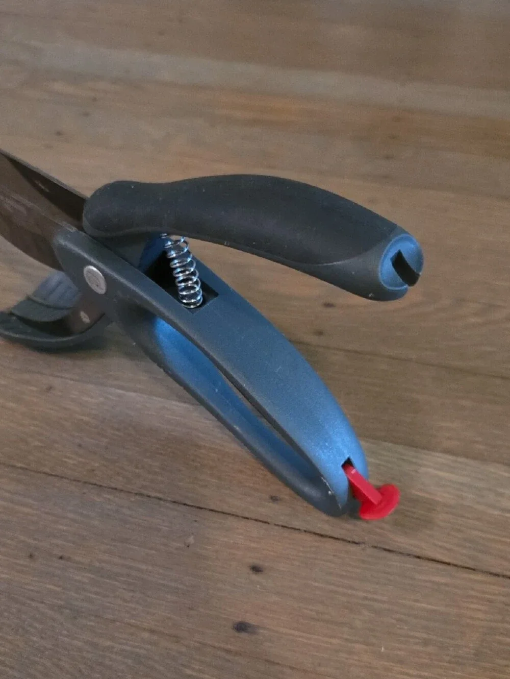 The Pampered Chef handles cutting